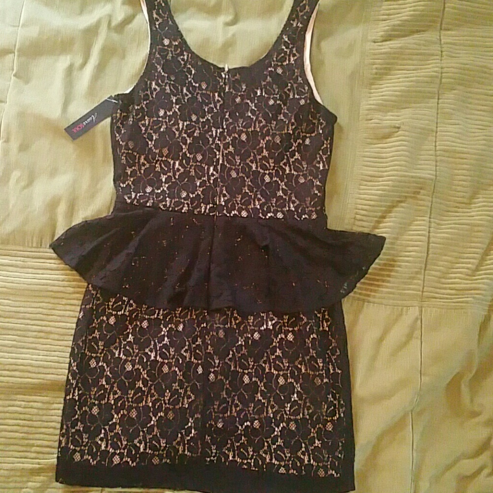 NWT M Lacey Floral Heartsoul Peplum Mini Dress - Picture 2 of 7